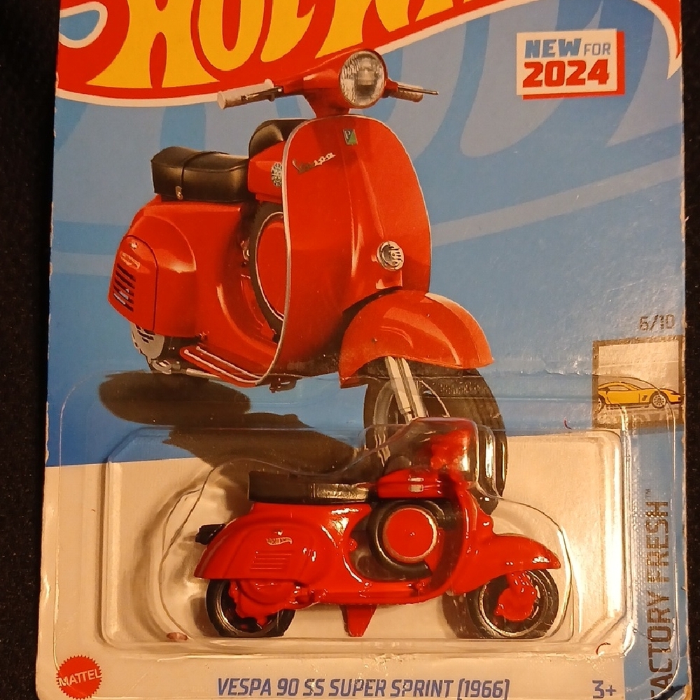 Hot Wheels Red Vespa 90 SS Super Sprint Toy
